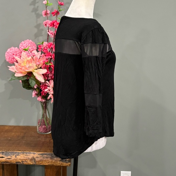 PLEIONE Mid Sleeve Top - Picture 2 of 11